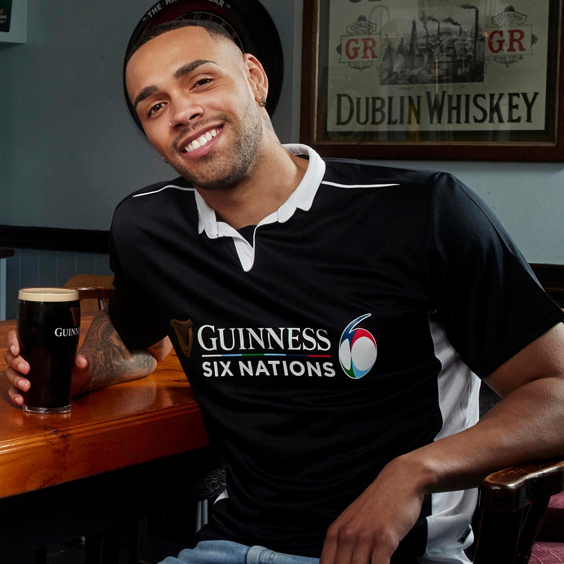 Get your Guinness UK Six Nations rugby shirt and show off your support as a passionate Guinness 6 Nations Performance Rugby Jersey fan.