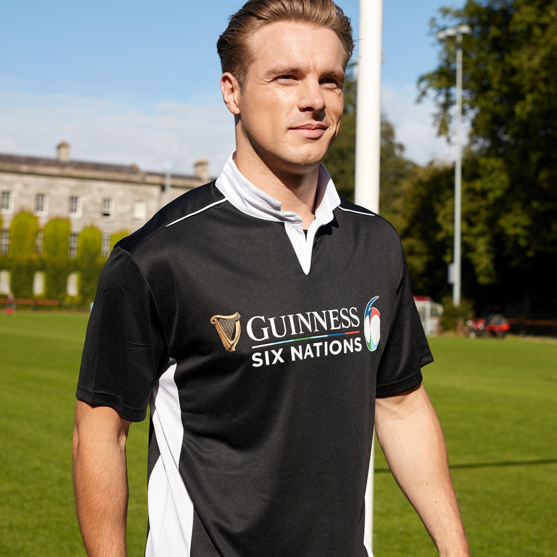 Show your support for the Six Nations as a passionate fan with the official Guinness UK Six Nations Performance Rugby Jersey.