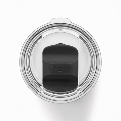 The Guinness Webstore UK’s Yeti 20oz Tumbler in navy is shown from above, featuring a clear, round lid with a black sliding cover that highlights its quality double-wall vacuum insulation.